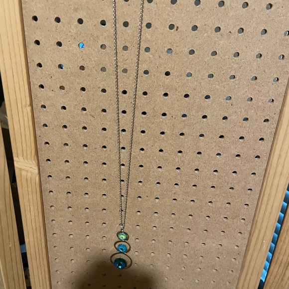 Extra long silver necklace with three ascending size stones and circles. - Picture 3 of 3